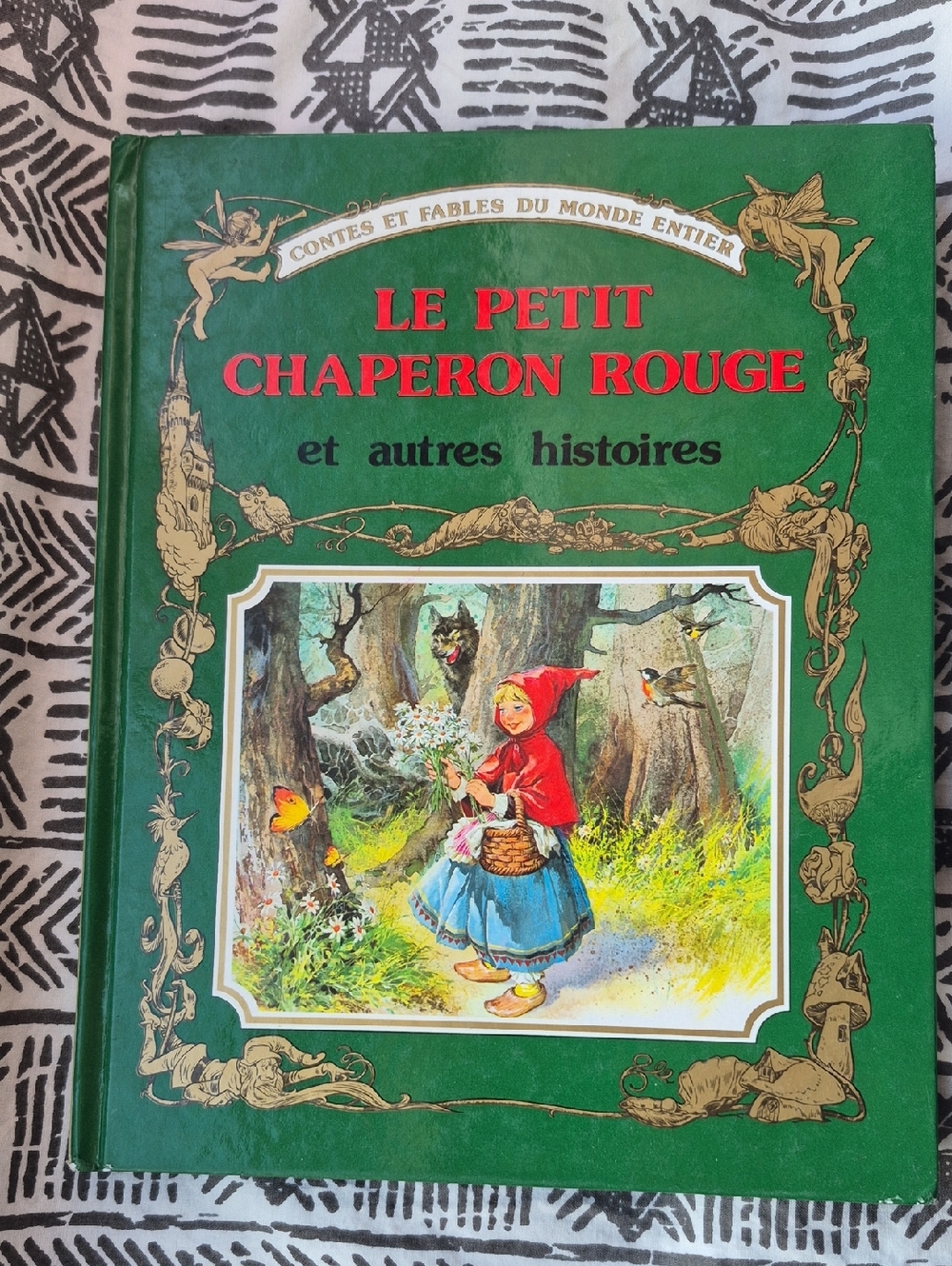 Hardcover - Le Petit Chaperon Rouge (Little Red Riding Hood) et autres histoires